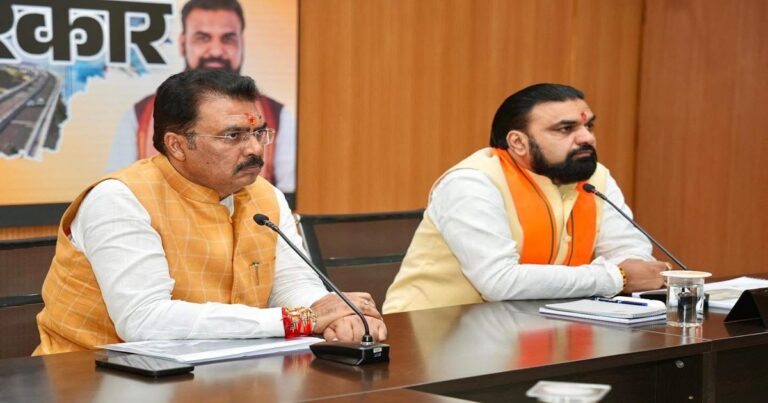 नेहरू स्टेडियम को राष्ट्रीय स्तर के खेल परिसर के रूप में विकसित करने की योजना की समीक्षा करते संजय सरावगी।