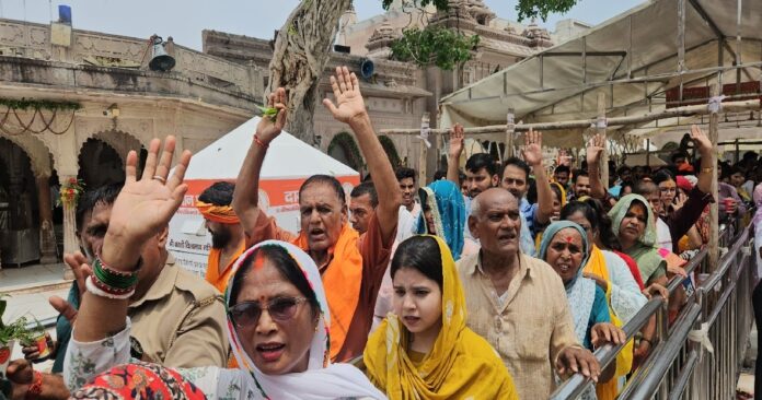 वाराणसी में श्रेया उपाध्याय हत्याकांड के आरोपी की गिरफ्तारी और काशी विश्वनाथ धाम में श्रद्धालुओं की भीड़