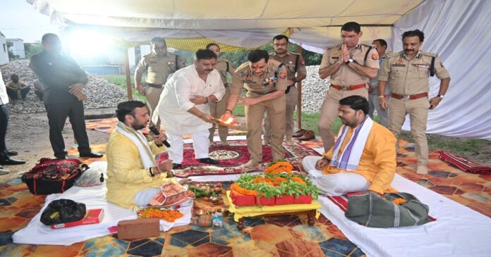 वाराणसी में नए पुलिस कमिश्नरेट प्रशासनिक भवन का भूमि पूजन