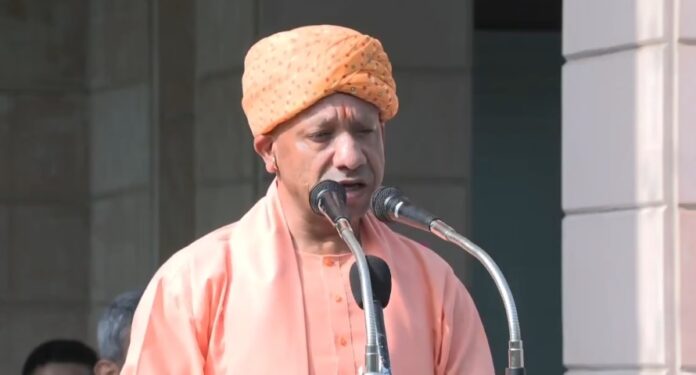योगी आदित्यनाथ स्वतंत्रता दिवस पर युवाओं के लिए नई यूथ पॉलिसी का ऐलान करते हुए