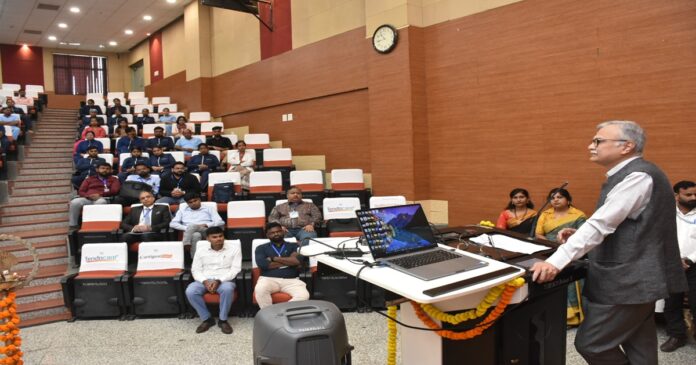 BHU ट्रॉमा सेंटर में POSUPCON 2026 के दौरान विशेषज्ञों और चिकित्सकों की मौजूदगी