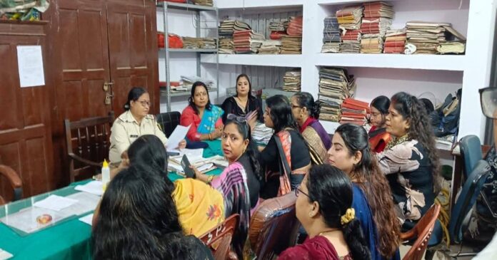 नाबालिग की तस्वीर को लेकर भाजपा महिला मोर्चा ने मीसा भारती के खिलाफ FIR की मांग की।