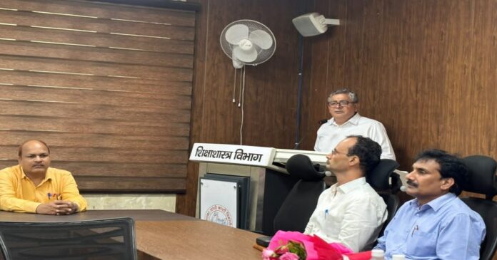 काशी विद्यापीठ में हिन्दी दिवस पर ‘राष्ट्र निर्माण में हिन्दी की भूमिका’ विषय पर संगोष्ठी