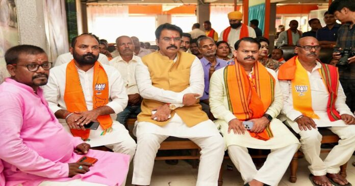 संजय सरावगी ने खगड़िया के बूथ संख्या 178 पर कार्यकर्ताओं के साथ सुनी प्रधानमंत्री नरेंद्र मोदी की ‘मन की बात’।