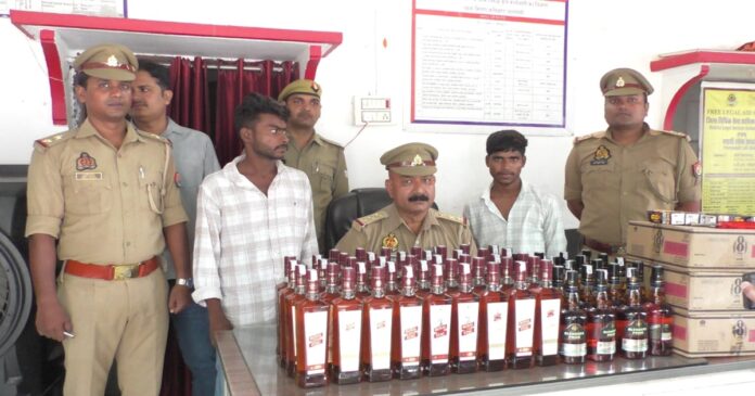वाराणसी के सिगरा थाना क्षेत्र में पुलिस द्वारा बरामद अवैध अंग्रेजी शराब।