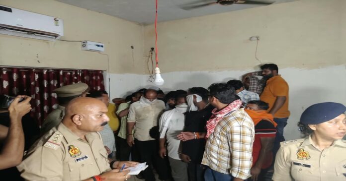 वाराणसी के सिगरा में जुए के अड्डे पर पुलिस की छापेमारी