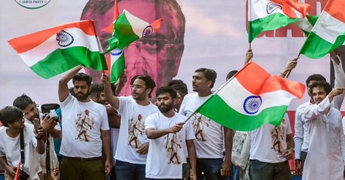 मुंबई के शिवाजी पार्क में ज्ञानेश कुमार के इस्तीफे की मांग को लेकर CJP का प्रदर्शन।