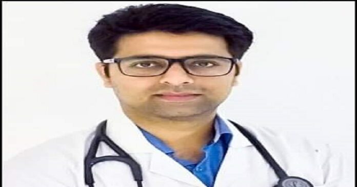 ब्रेस्ट कैंसर जागरूकता माह पर डॉक्टर ने महिलाओं को नियमित जांच और शुरुआती लक्षणों के प्रति सतर्क रहने की सलाह दी।