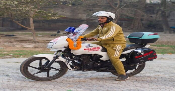 हादसे की सूचना मिलते ही फर्स्ट एड किट लेकर पहुंचते हैं अमन यादव