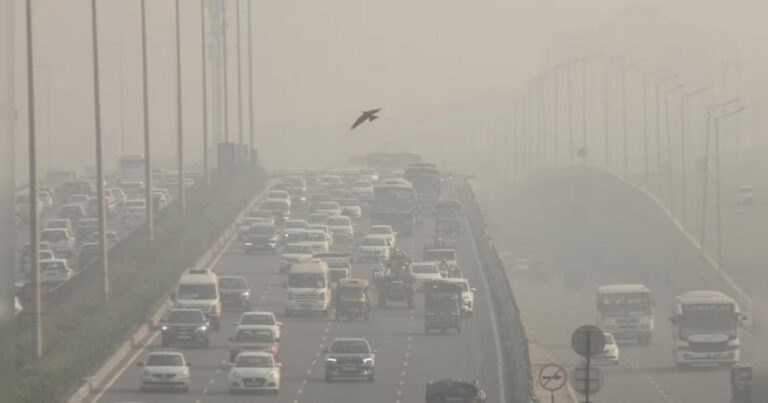 दिल्ली में AQI 233 दर्ज होने के बाद GRAP-1 के तहत प्रदूषण नियंत्रण के उपाय लागू।