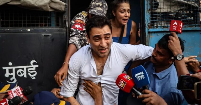 मुंबई में विरोध प्रदर्शन में शामिल होने के बाद अभिनेता इमरान खान को 28 अक्टूबर तक भारत छोड़ने का नोटिस दिए जाने की खबर।