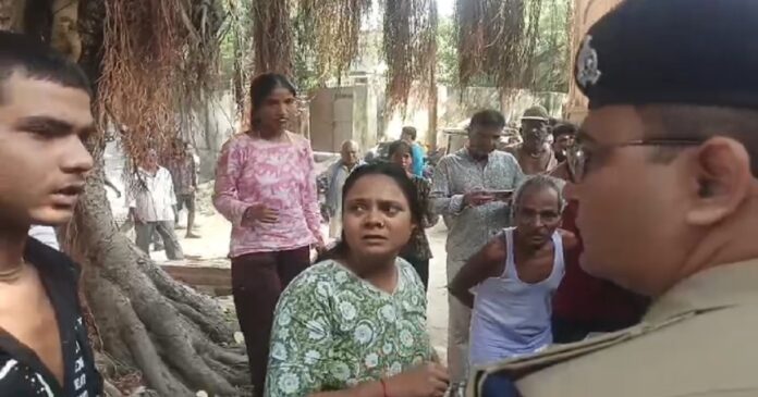 नौबस्ता इलाके में कार पार्किंग को लेकर हुए विवाद में तीन लोगों की मौत, आरोपी हिरासत में।