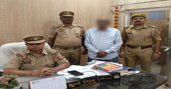 भेलूपुर पुलिस ने लाइसेंसी रिवॉल्वर से फायरिंग के आरोपी को गिरफ्तार कर हथियार बरामद किया।
